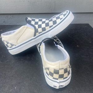 VANS Classic Checkerboard Slip Ons -Women's 7.  Boys 5 1/2